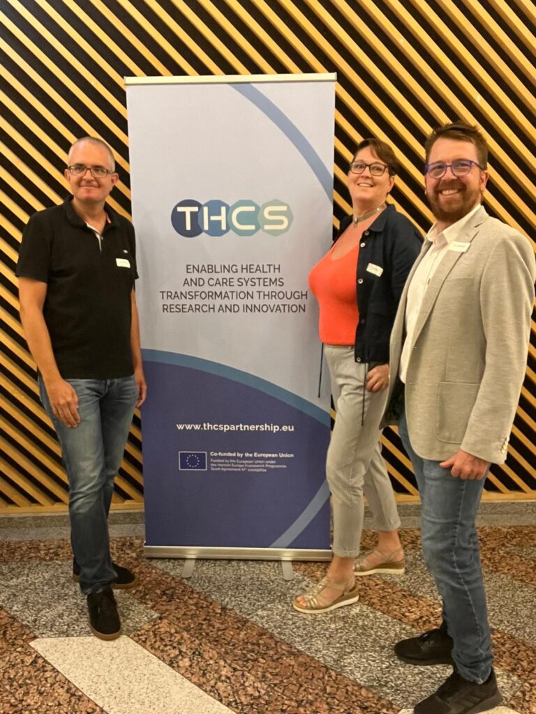 THCS Banner mit Vizepräsident:innen Daniela Krainer und Markus Garschall, Generalsekretär Martin Morandell
Banner Text: Enabling Health and Care Sysstems transformation Through Research and Innovation